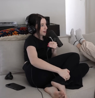 Carly Incontro feet photo thumbnail