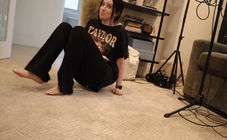 Carly Incontro feet photo thumbnail