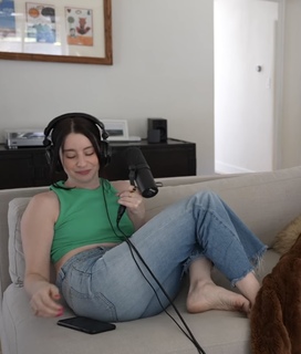 Carly Incontro feet photo thumbnail