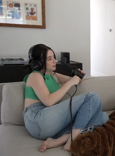 Carly Incontro feet photo thumbnail