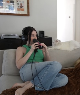 Carly Incontro feet photo thumbnail