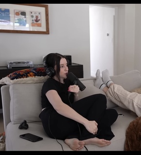 Carly Incontro feet photo thumbnail