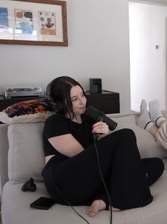 Carly Incontro feet photo thumbnail