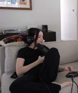 Carly Incontro feet photo thumbnail