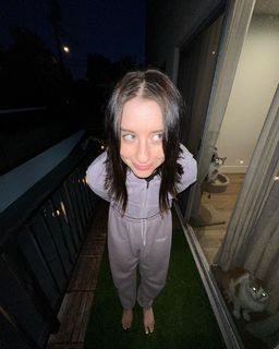 Carly Incontro feet photo thumbnail