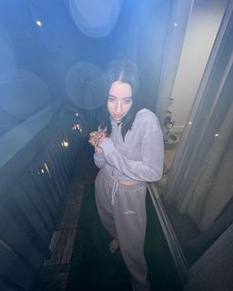 Carly Incontro feet photo thumbnail