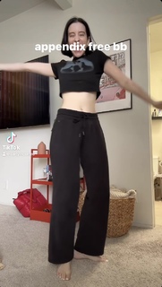 Carly Incontro feet photo thumbnail