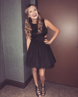 Carly Pearce feet photo 6