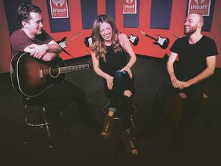 Carly Pearce feet photo 2