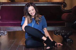 Carly Pearce feet photo 17