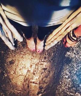 Carly Pearce feet photo 13