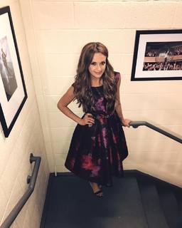 Carly Pearce feet photo 4