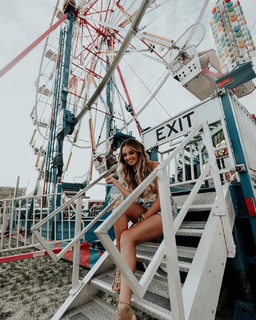 Carly Pearce feet photo 14