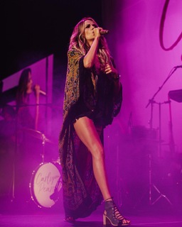 Carly Pearce feet photo 11