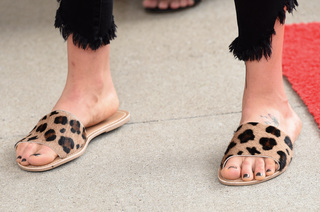 Carly Pearce feet photo 5
