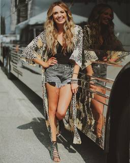 Carly Pearce feet photo 18
