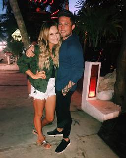 Carly Pearce feet photo 17