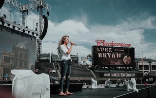Carly Pearce feet photo 10