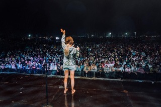 Carly Pearce feet photo 5