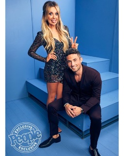 Carly Pearce feet photo 3