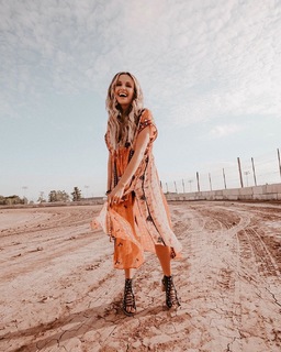Carly Pearce feet photo 13
