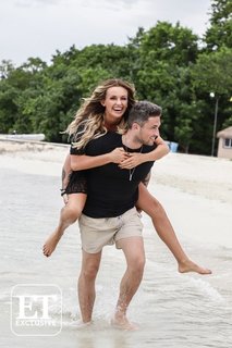 Carly Pearce feet photo 5
