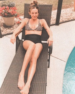 Carly Pearce feet photo 17