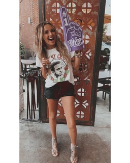Carly Pearce feet photo 15