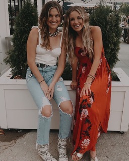 Carly Pearce feet photo 13