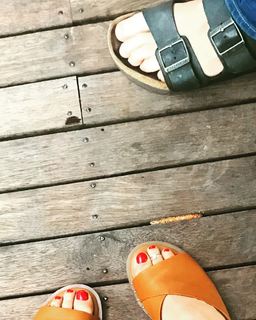 Carly Pope feet photo 8