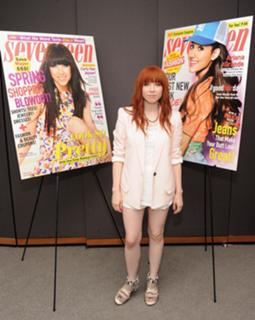 Carly Rae Jepsen feet photo thumbnail