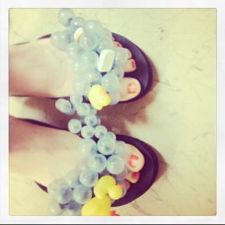 Carly Rae Jepsen feet photo thumbnail