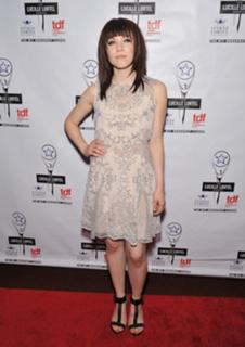 Carly Rae Jepsen feet photo thumbnail