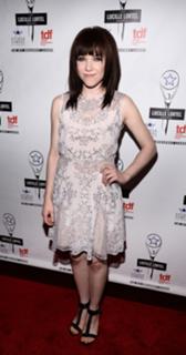 Carly Rae Jepsen feet photo thumbnail