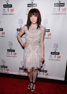 Carly Rae Jepsen feet photo thumbnail