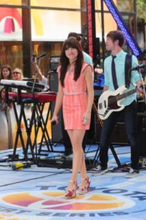 Carly Rae Jepsen feet photo thumbnail