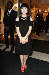 Carly Rae Jepsen feet photo thumbnail