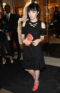 Carly Rae Jepsen feet photo thumbnail