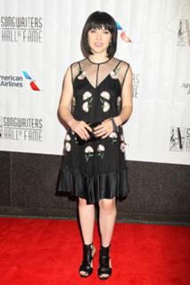 Carly Rae Jepsen feet photo thumbnail
