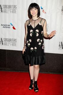Carly Rae Jepsen feet photo thumbnail