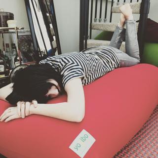 Carly Rae Jepsen feet photo thumbnail