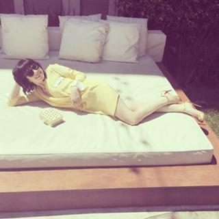 Carly Rae Jepsen feet photo thumbnail