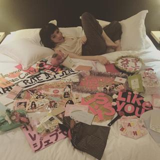 Carly Rae Jepsen feet photo thumbnail