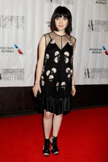 Carly Rae Jepsen feet photo thumbnail