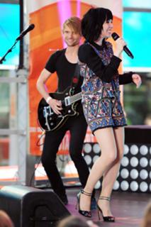 Carly Rae Jepsen feet photo thumbnail