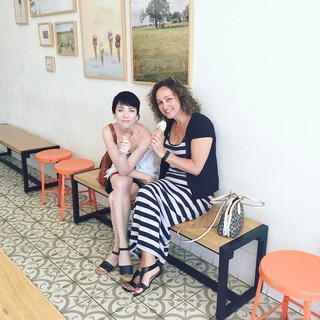 Carly Rae Jepsen feet photo thumbnail