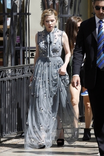 Carly Rae Jepsen feet photo thumbnail