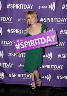Carly Rae Jepsen feet photo thumbnail
