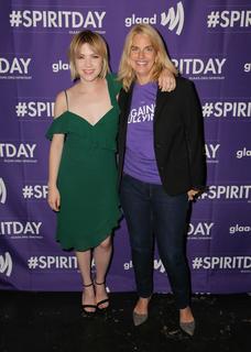 Carly Rae Jepsen feet photo thumbnail