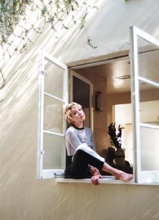 Carly Rae Jepsen feet photo thumbnail